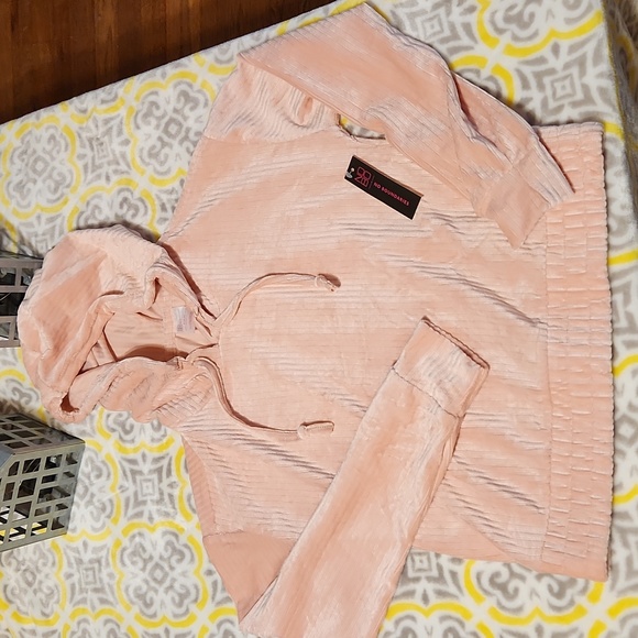 No Boundaries Tops - Y2k fitted Velour hoodie